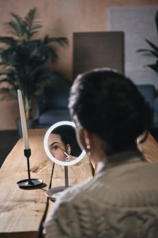 TLD-590 White-LED-80Lm-6000K-Dimmer Настольный светильник зеркало. 4W. Встроенный аккумулятор 3.7V-600mAh. Сенсорный выключатель. Диммер. Белый. ТМ Uniel