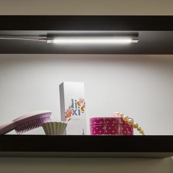 ULI-F46-5W-2700-6000K-DIM SENSOR IP20 SILVER Светильник светодиодный для мебели. 300x30x11.5мм. 400Lm. ТМ Uniel