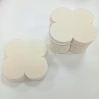 VR-PE7 20T20-S50X50-PWF001 SOFT CUT701 Ivory-Айвори Фоамиран. толщина 2мм. Вырубка Четырехлистник. 9х9см. TM Volpe Rosa