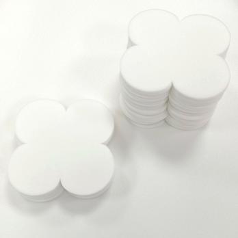 VR-PE7 20T20-S50X50-PWF010 SOFT CUT701 Bianco-Белый Фоамиран. толщина 2мм. Вырубка Четырехлистник. 9х9см. TM Volpe Rosa